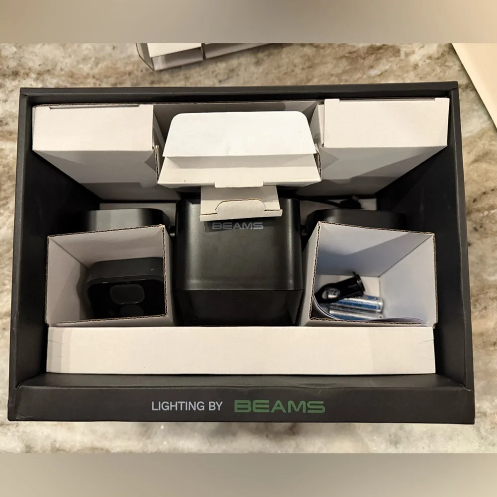 NEW- Blink Floodlight camera - Wireless smart security Outdoor camera (3rd Gen)